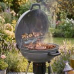 Flamora Barbecue à charbon Cuve et couvercle en acier, surface de cuisson de 43,5 cm, thermomètre de couvercle, cendrier amovible et roues de transport, Gris – Image 5